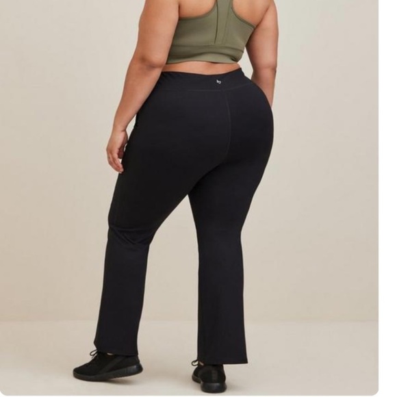 TORRID NWT Full Length Active Flare Pant - Performance Core Black - Picture 3 of 7